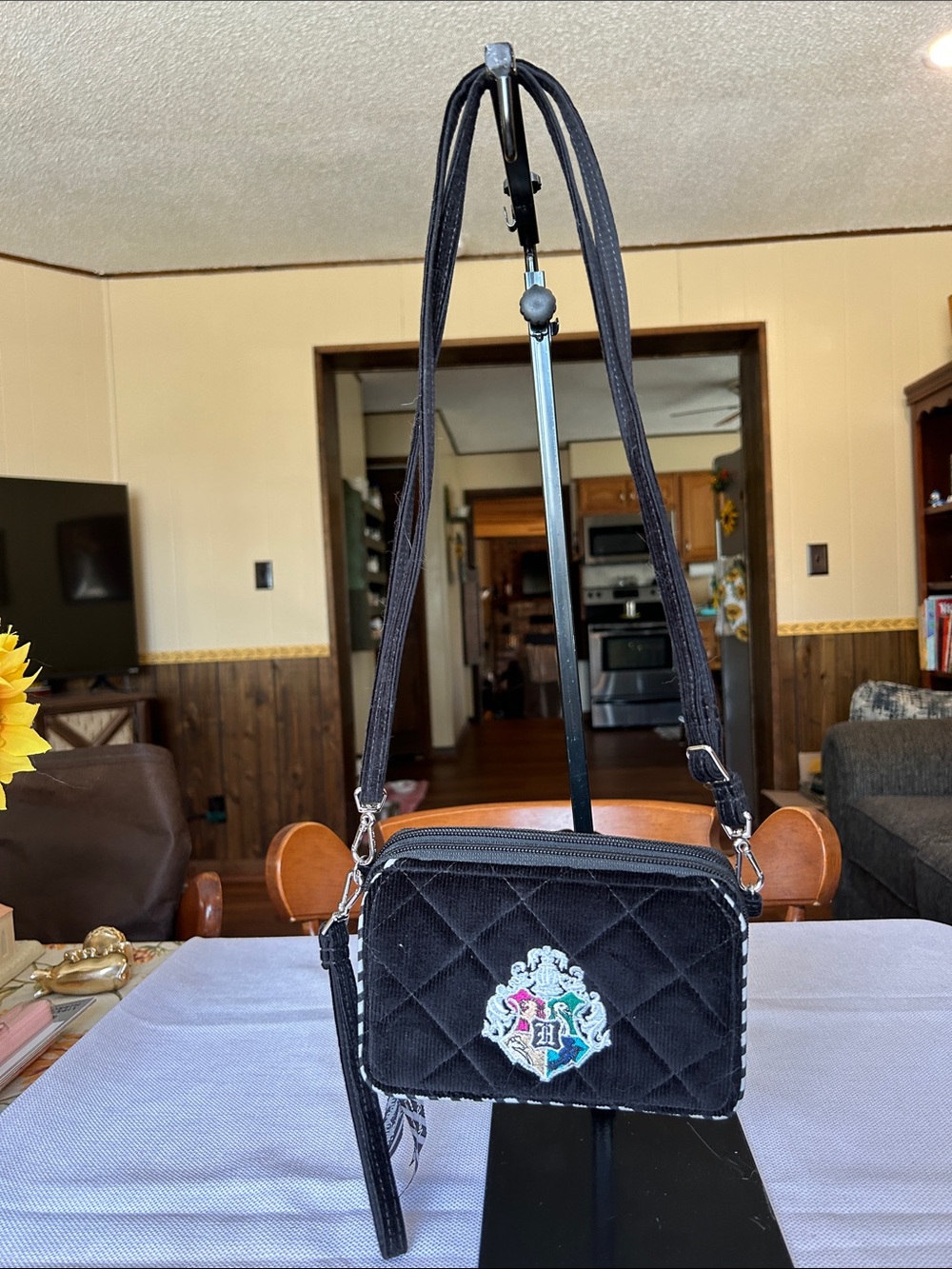 Harry Potter Vera Bradley Black Quilted Crest Crossbody Bag - Picture 2 of 11